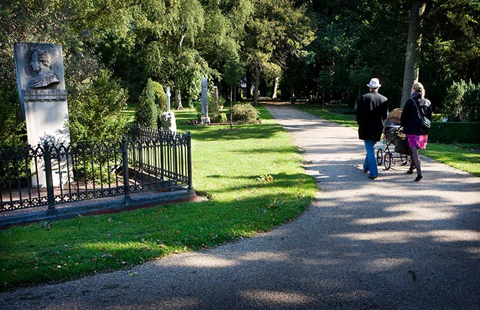 7-Assistens-kirkegård-Norrebro-København-hans-christian-andersen-grav
