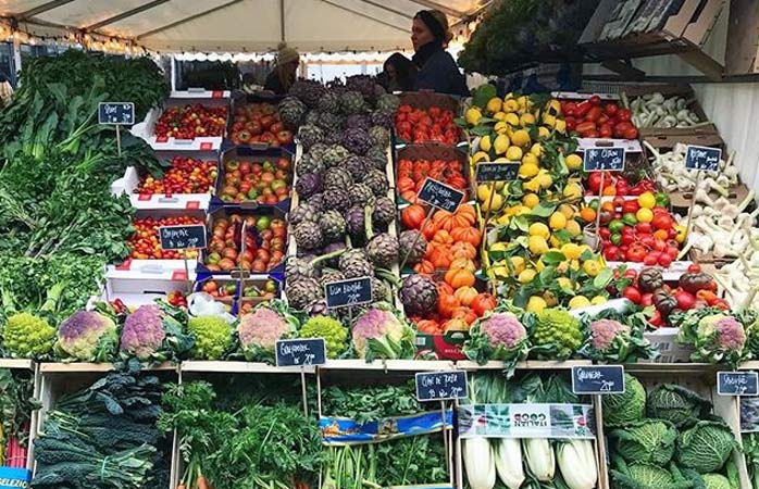 Stopp for å beundre fargene på matmarkedet Torvehallerne