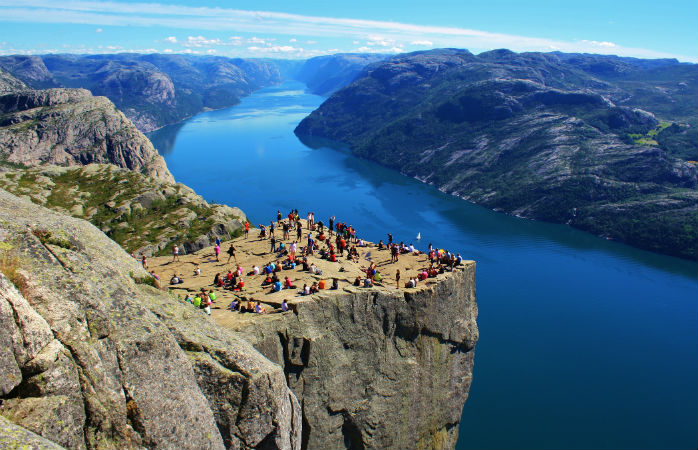 Spektakulær utsikt over Lysefjorden fra det populære utsiktspunktet Preikestolen