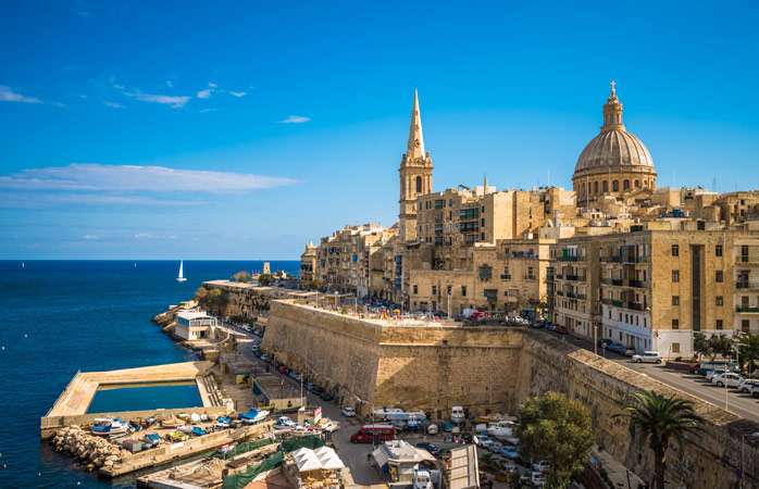 Den ovale kuppelen på Basilica of Our Lady of Mount Carmel ruver stolt over Maltas hovedstad