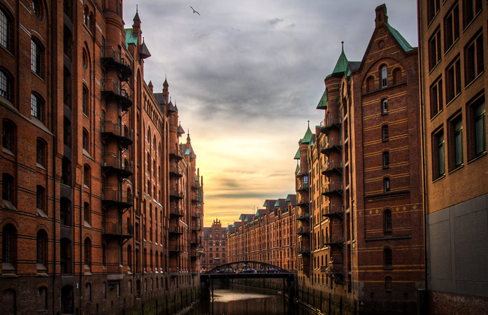 Speicherstadt, verdens største integrerte kompleks av varehus, er blant Hamburgs viktigste landemerker