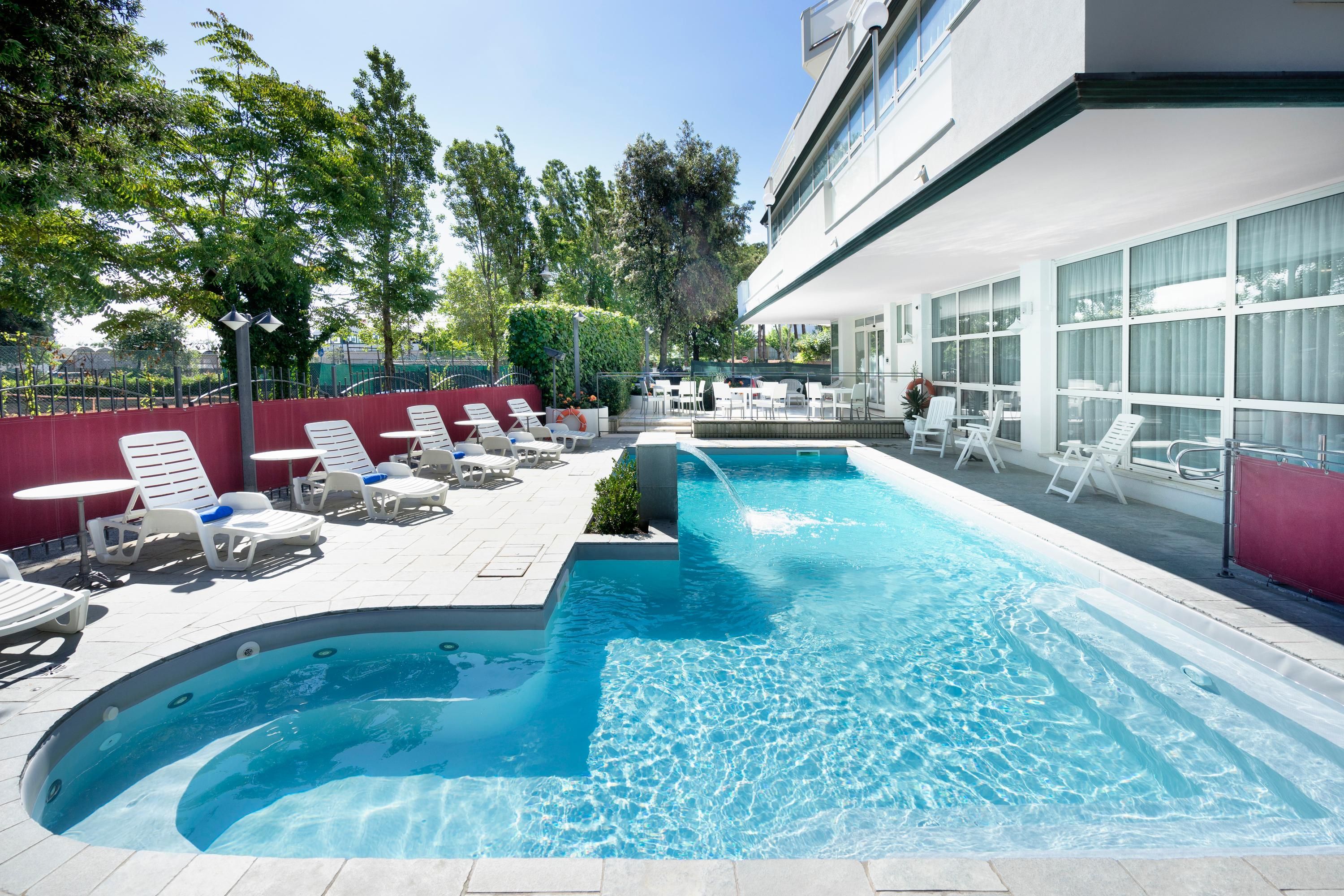 Hotel Bikini i Rimini, Italia fra 671 kr: Tilbud, vurderinger og